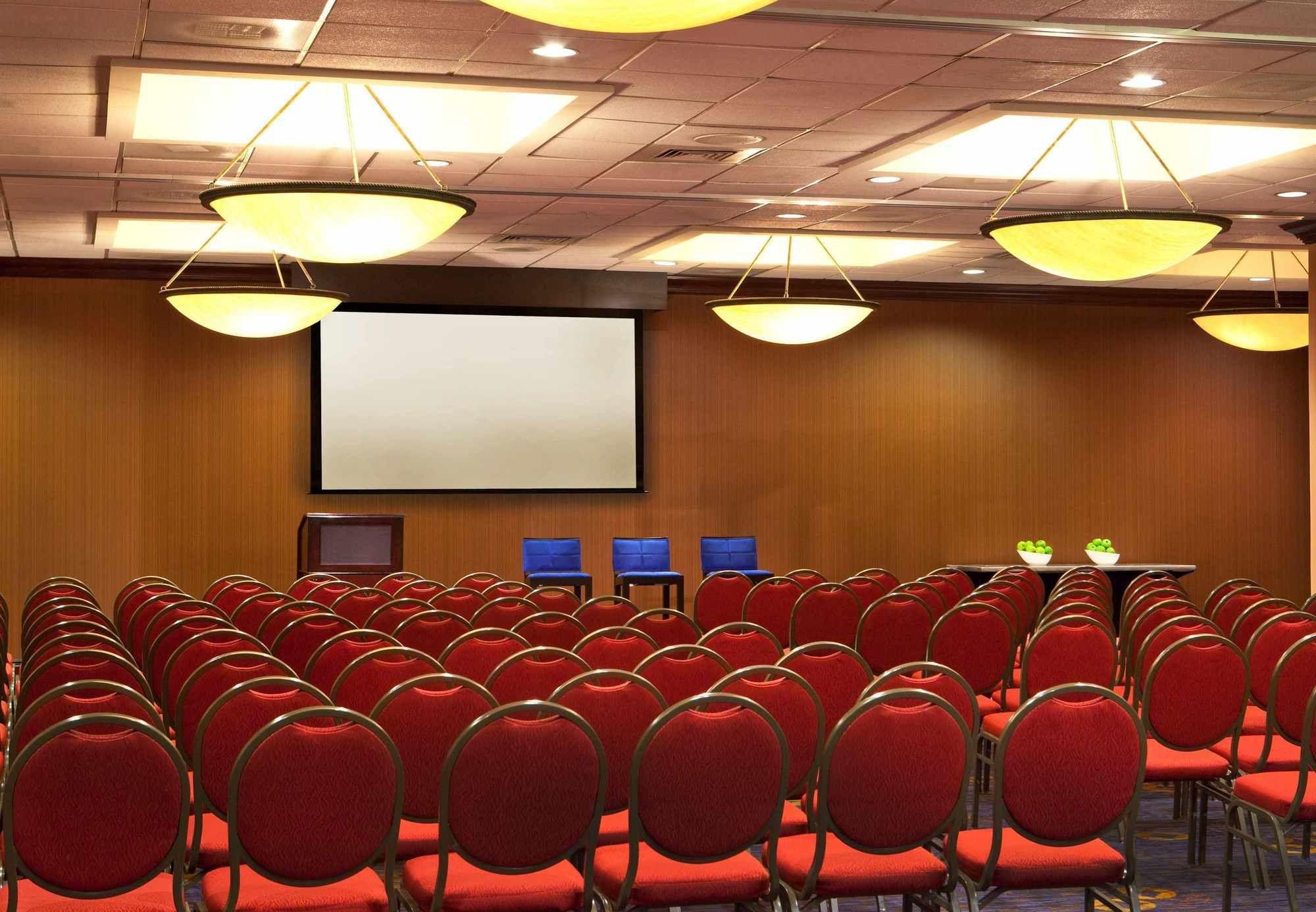 Hotel Courtyard By Marriott Alexandria Pentagon South Extérieur photo