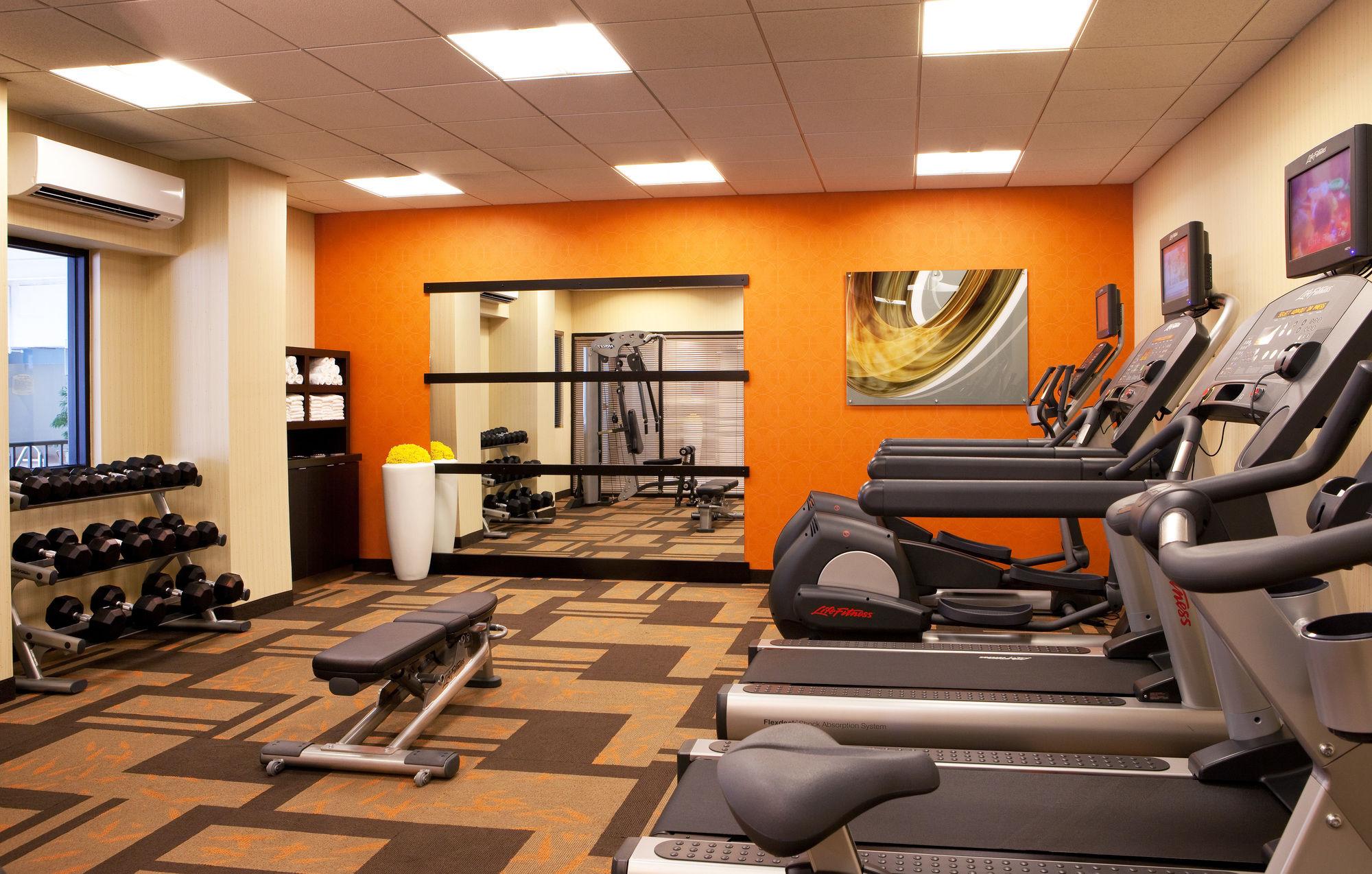 Hotel Courtyard By Marriott Alexandria Pentagon South Extérieur photo